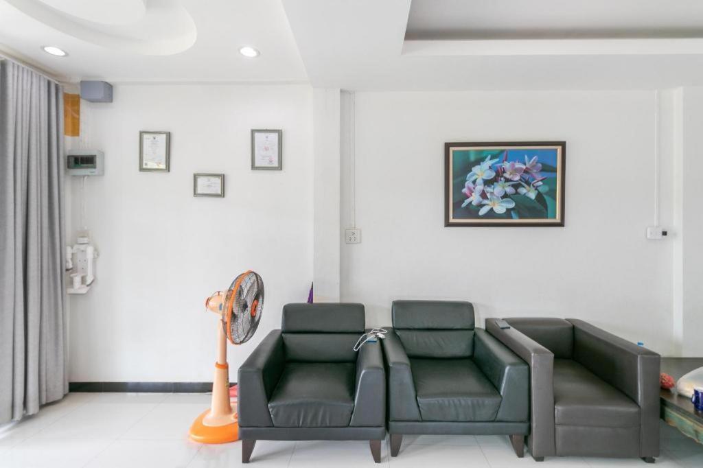 Oyo 75305 T Park Pak Chong Hotel Mu Si Bagian luar foto