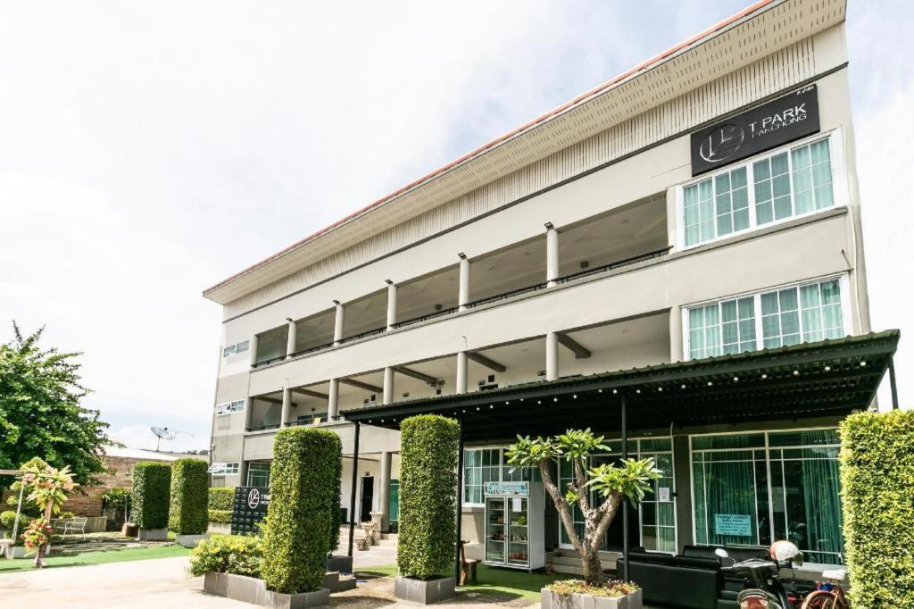 Oyo 75305 T Park Pak Chong Hotel Mu Si Bagian luar foto