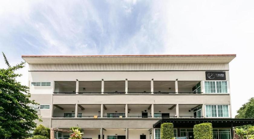 Oyo 75305 T Park Pak Chong Hotel Mu Si Bagian luar foto